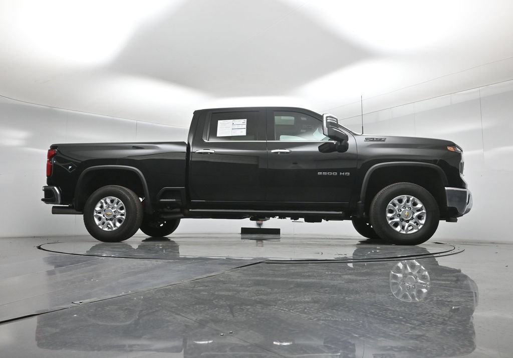 Used 2024 Chevrolet Silverado 2500 LTZ w/ LTZ Convenience Package AWD/4WD image 4