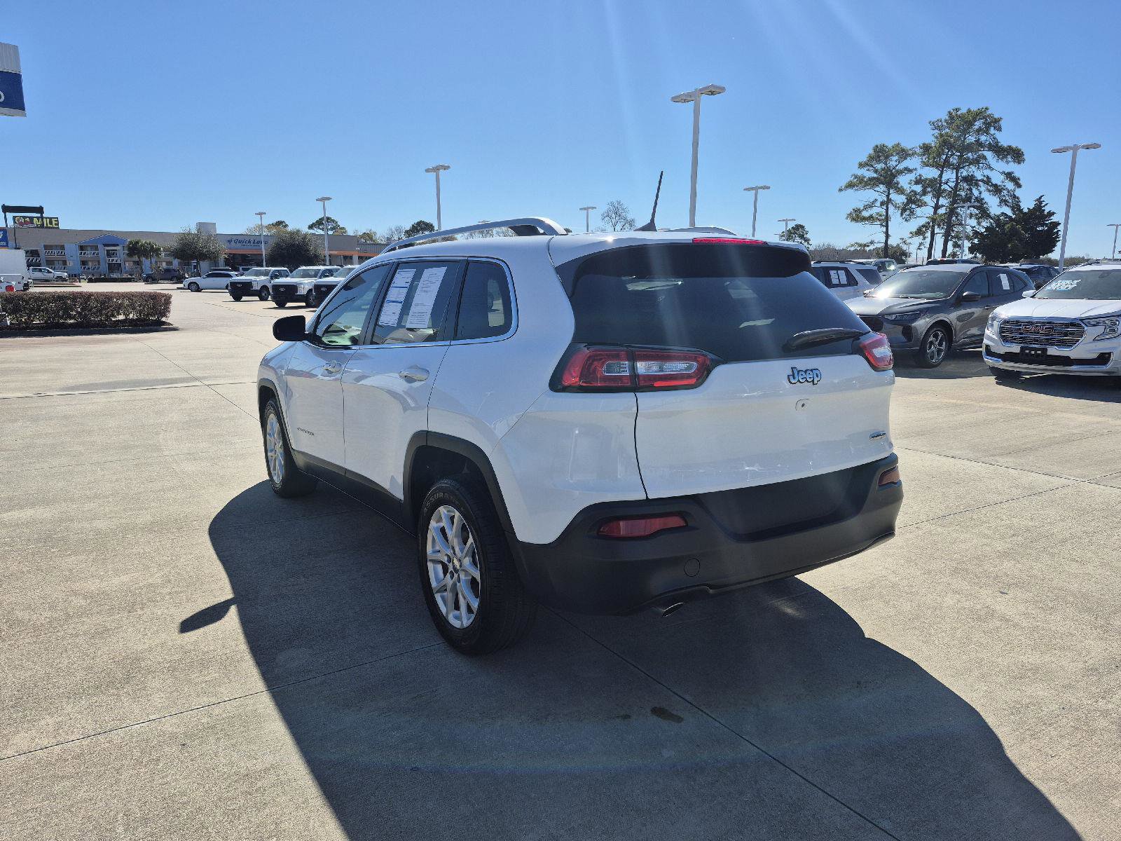Used 2018 Jeep Cherokee Latitude Plus image 3