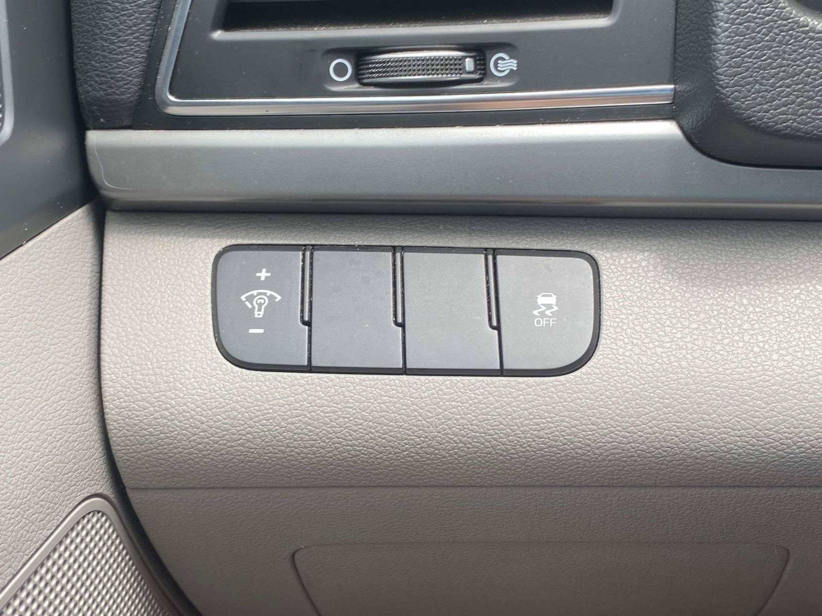 Used 2018 Hyundai Elantra SE FWD image 18