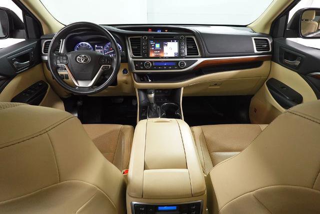 Used 2018 Toyota Highlander Limited Platinum w/ Carpet Mat Package (TMS) image 11