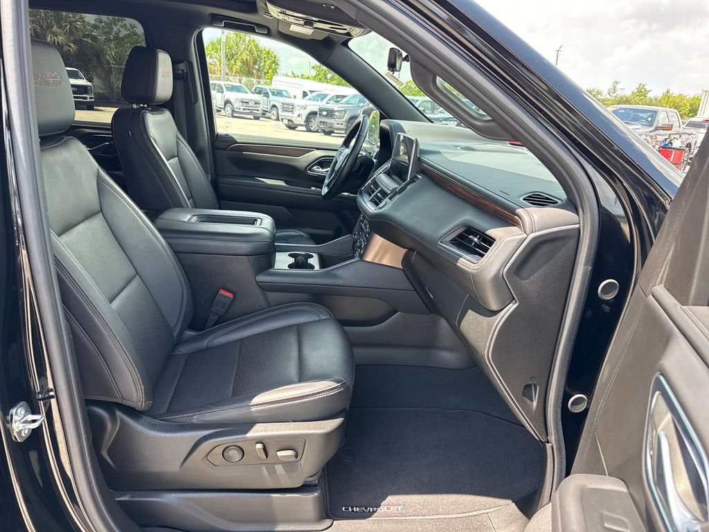 Used 2024 Chevrolet Suburban High Country AWD/4WD image 27