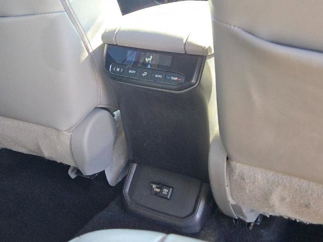 Used 2021 Toyota Highlander XLE image 14