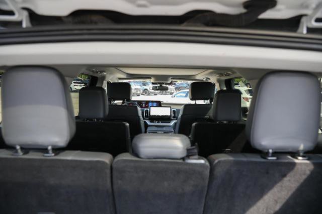 Certified 2025 Ford Expedition Active AWD/4WD image 16