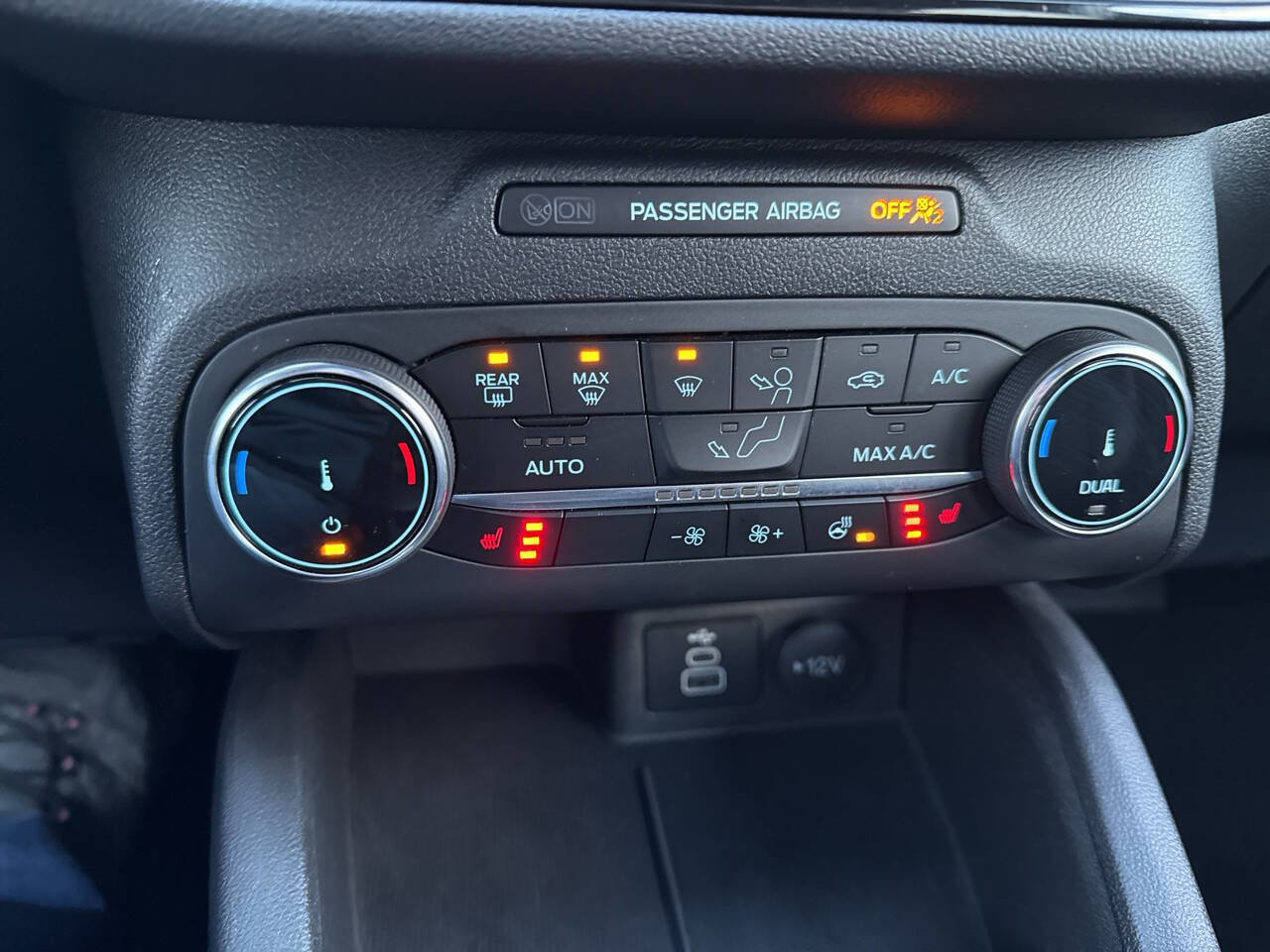 Certified 2025 Ford Escape ST-Line Select AWD/4WD image 33