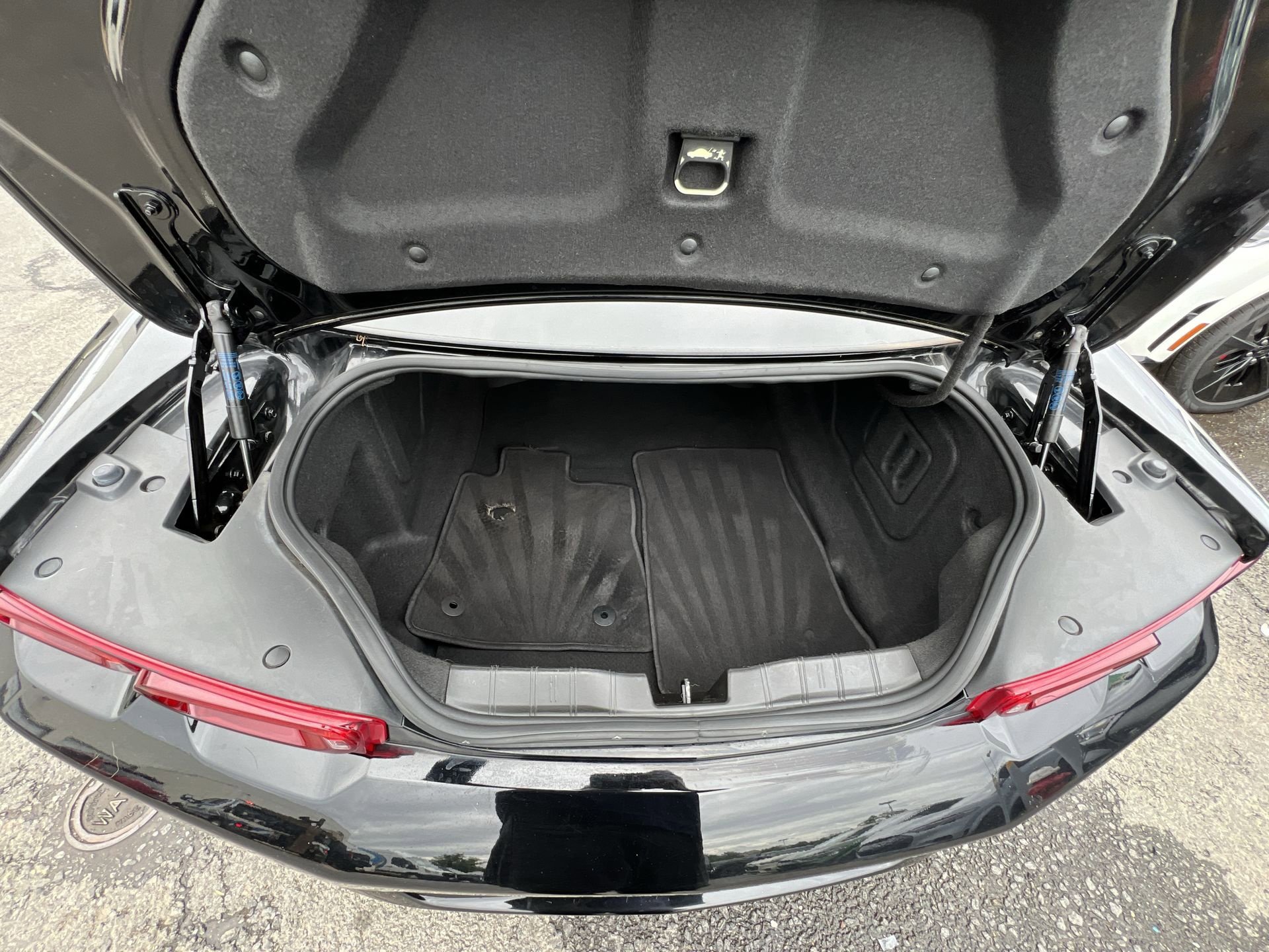 Used 2022 Chevrolet Camaro LT RWD image 32