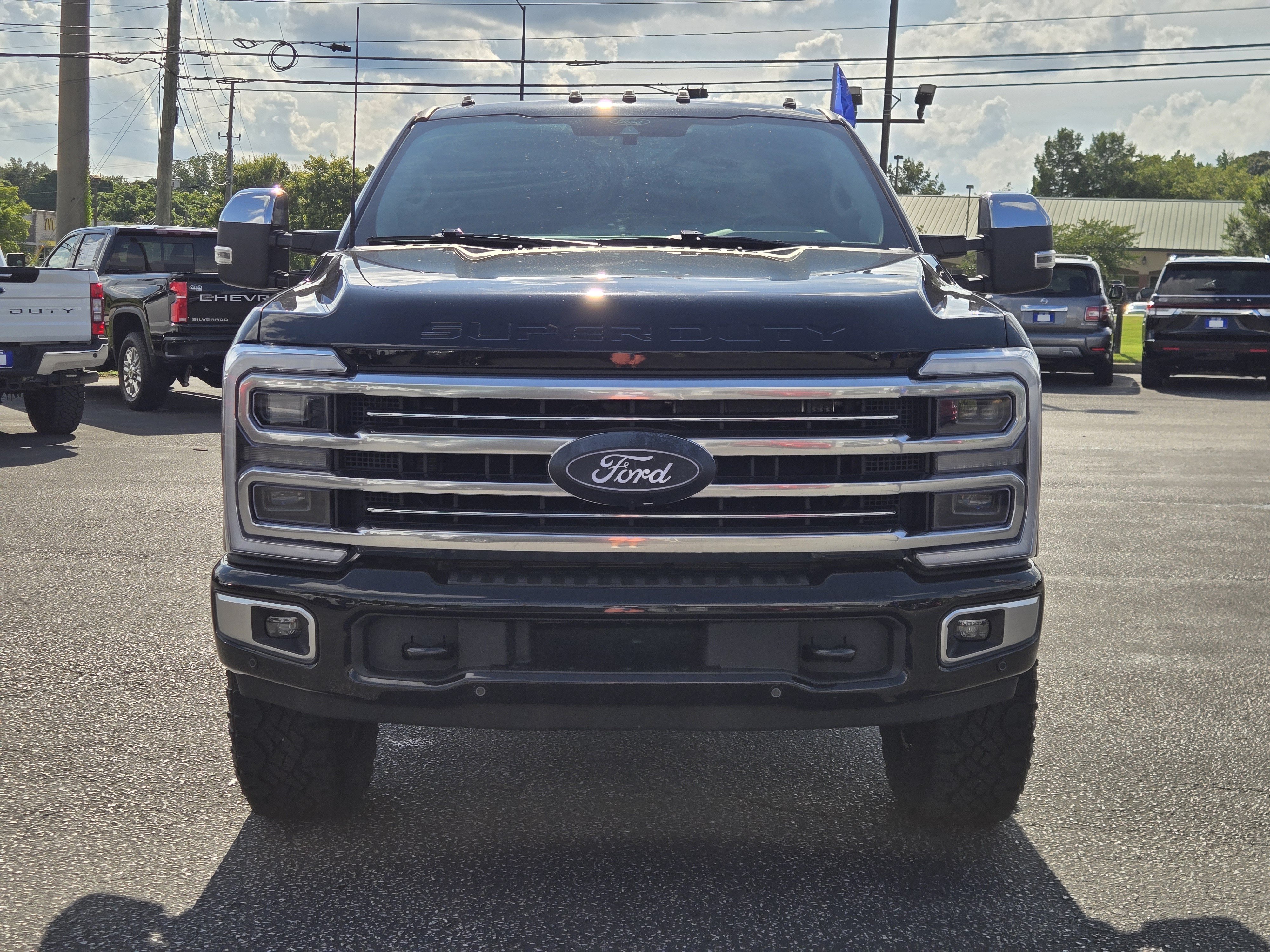 Certified 2025 Ford F350 Platinum w/ Platinum Plus Package AWD/4WD image 3