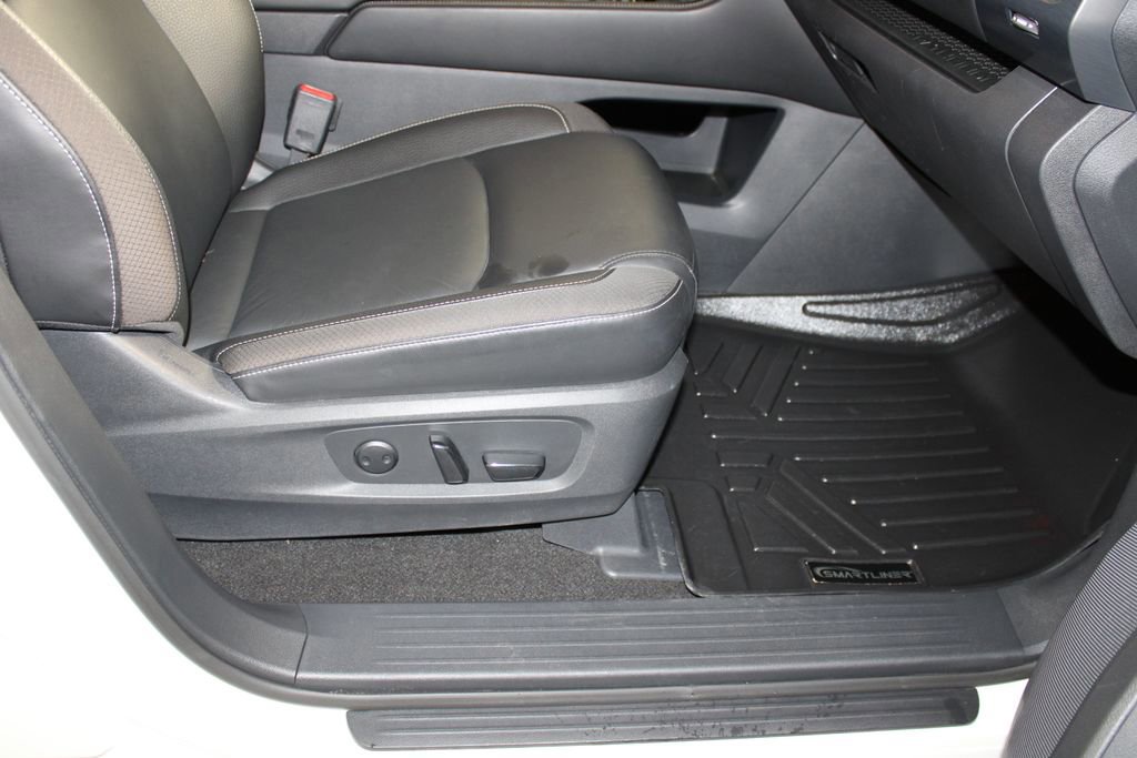 Used 2024 Nissan Pathfinder SL w/ SL Premium Package image 11