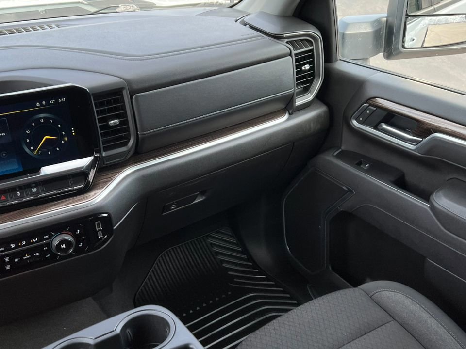 Used 2025 Chevrolet Silverado 2500 LT w/ Convenience Package image 36