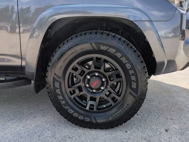 Used 2021 Toyota 4Runner Venture w/ Moonroof Package AWD/4WD image 12