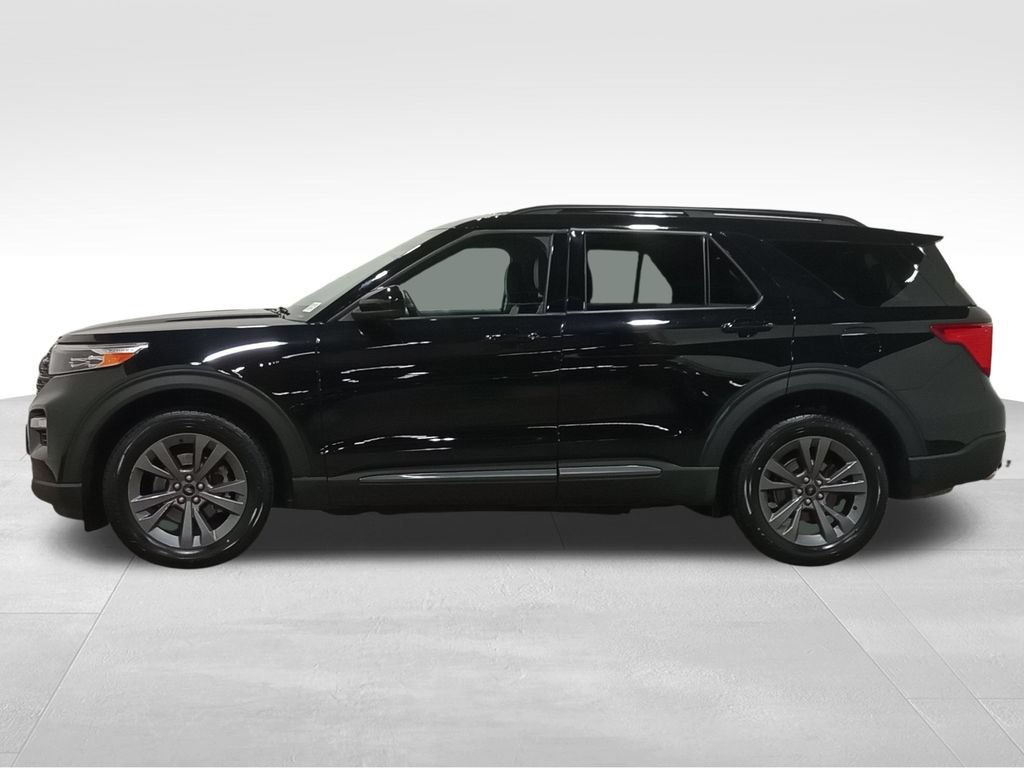 Certified 2023 Ford Explorer XLT w/ Equipment Group 202A AWD/4WD image 9
