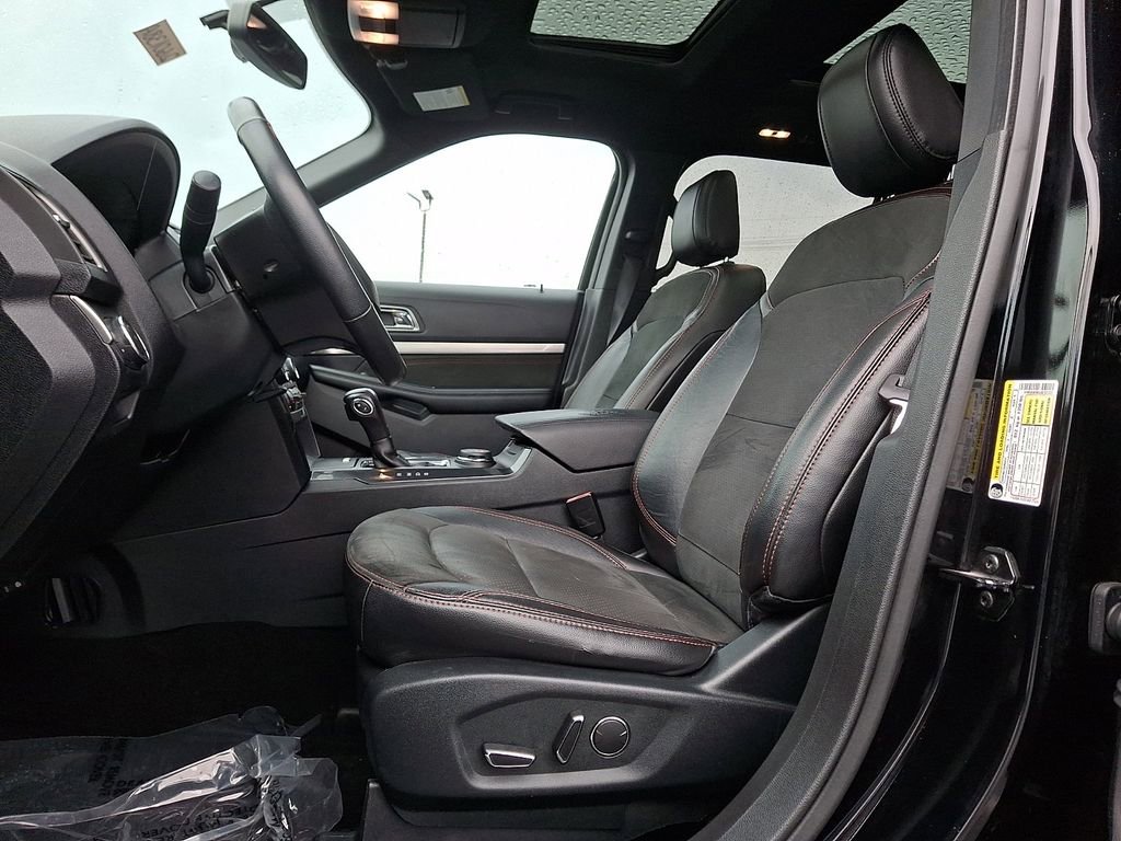 Certified 2018 Ford Explorer XLT w/ Equipment Group 202A AWD/4WD image 14