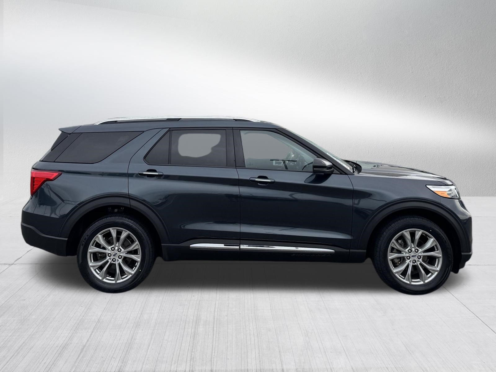 Certified 2024 Ford Explorer Limited w/ Limited Technology Package AWD/4WD image 8