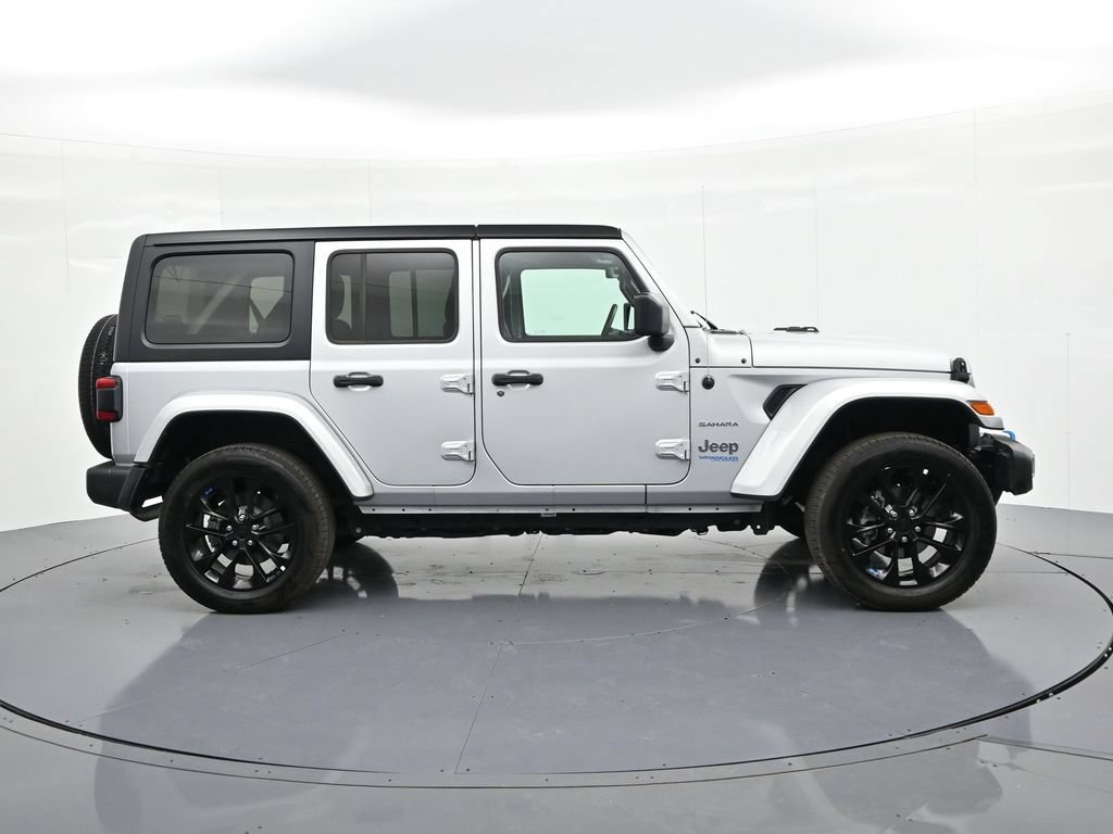 Used 2022 Jeep Wrangler Unlimited Sahara w/ Cold Weather Group AWD/4WD image 5