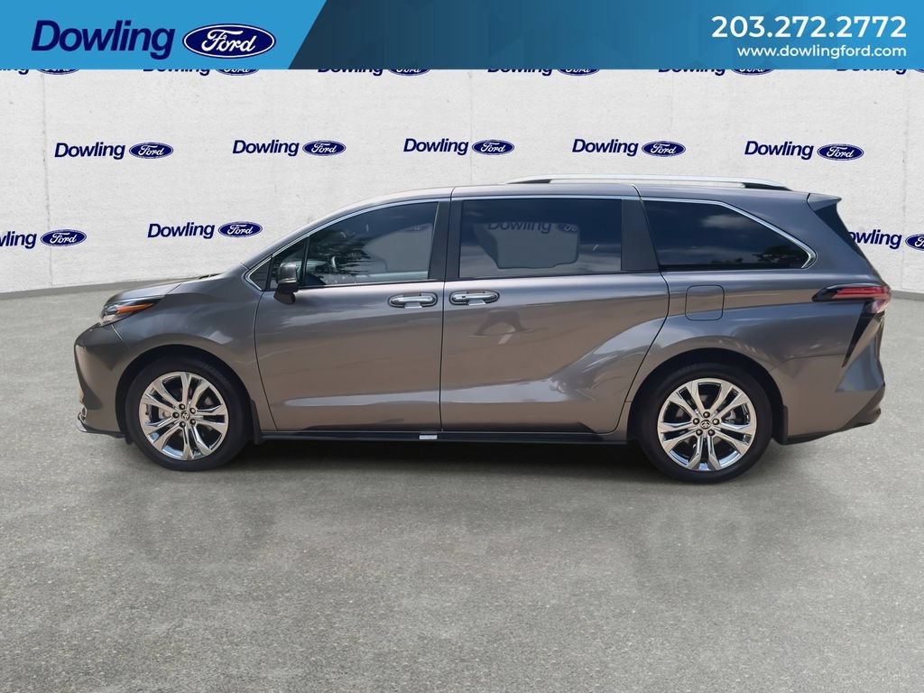 Used 2024 Toyota Sienna Platinum FWD image 8