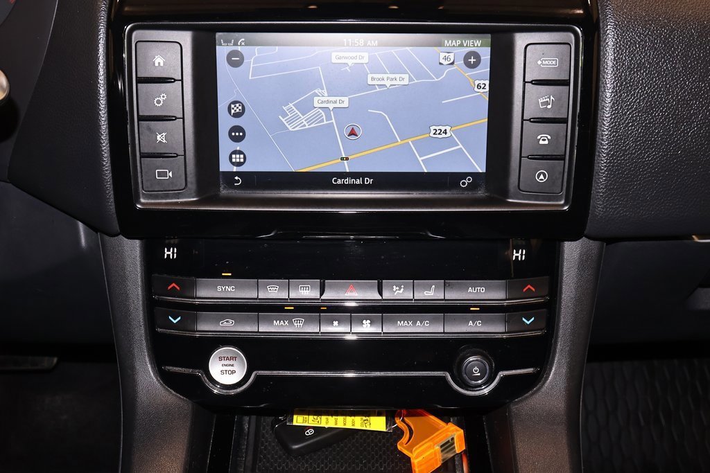 Used 2018 Jaguar F-PACE Premium image 30