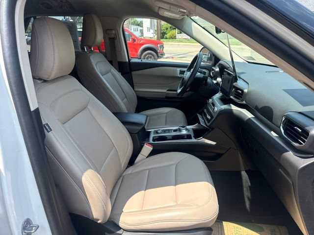 Certified 2023 Ford Explorer XLT w/ Equipment Group 202A AWD/4WD image 31