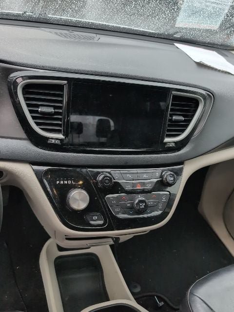 Used 2022 Chrysler Pacifica Touring-L FWD image 15