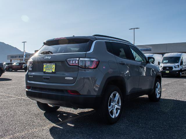 Used 2024 Jeep Compass Latitude AWD/4WD image 5