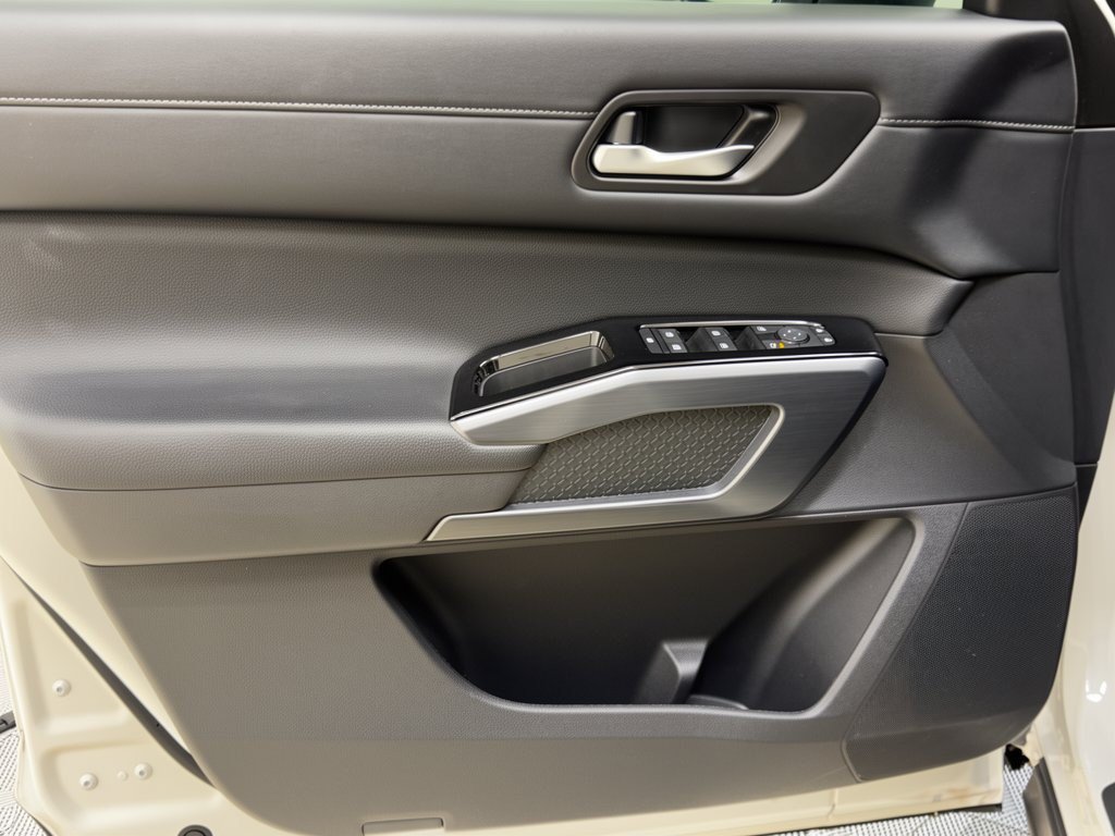 Used 2024 Nissan Pathfinder SL w/ SL Premium Package FWD image 14