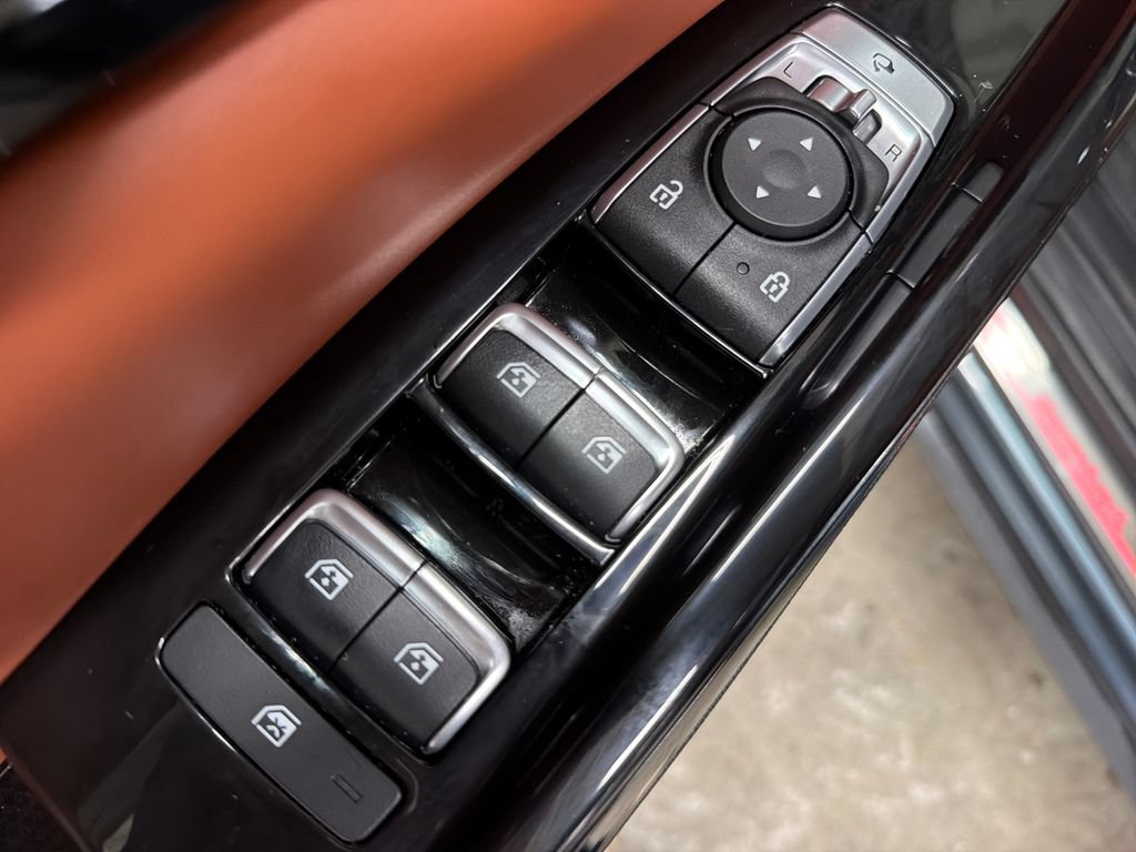 Used 2023 Kia Carnival SX Prestige w/ Paint Protection Package FWD image 18