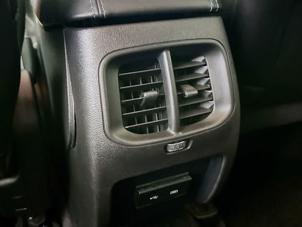 Used 2019 Jeep Cherokee Latitude Plus w/ Cold Weather Group AWD/4WD image 13