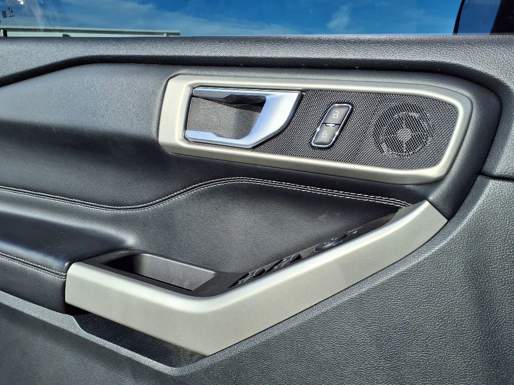 Certified 2023 Ford Explorer XLT w/ Class IV Trailer Tow Package image 17