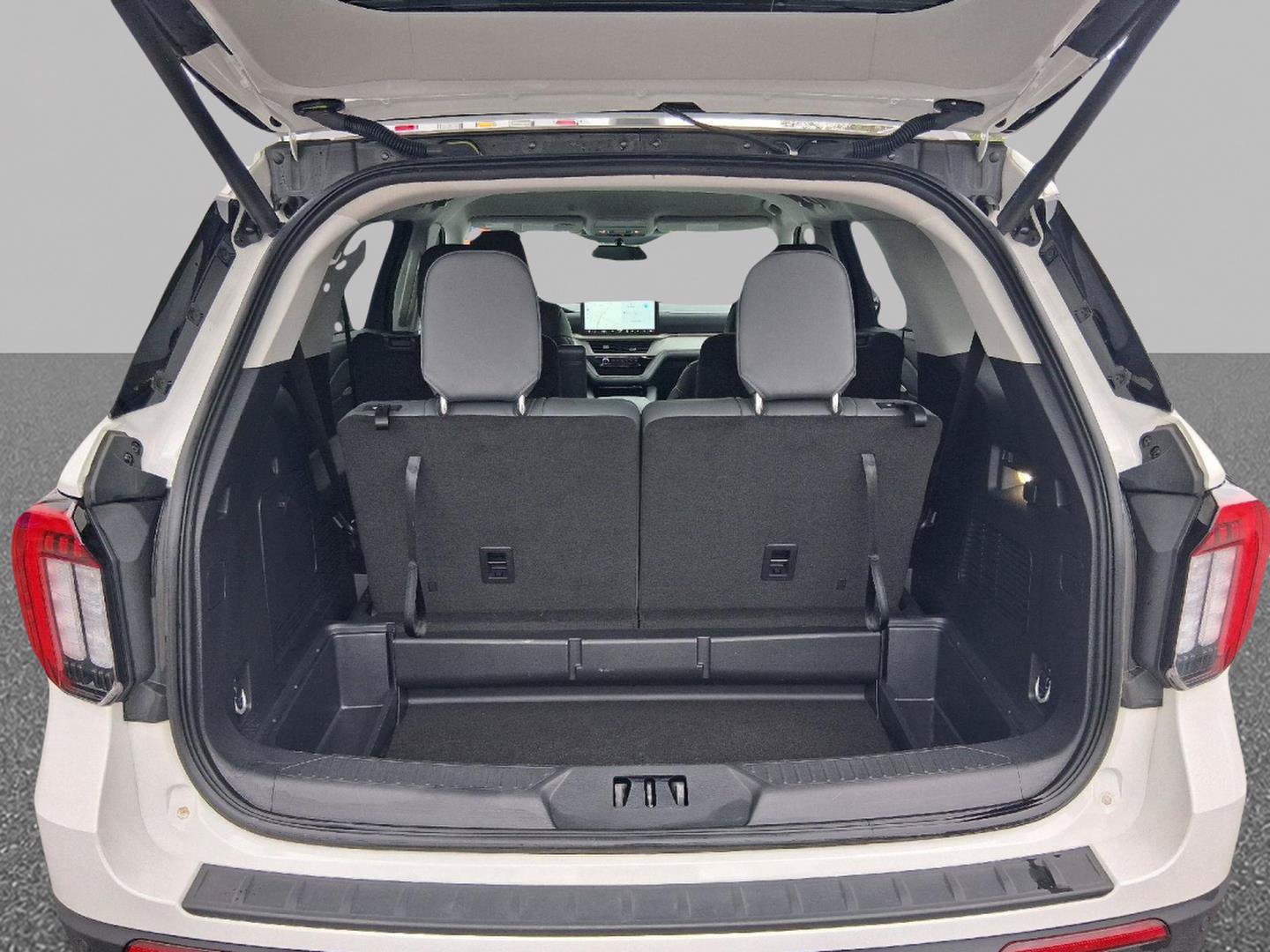 Certified 2025 Ford Explorer Active w/ Active Comfort Package RWD image 10