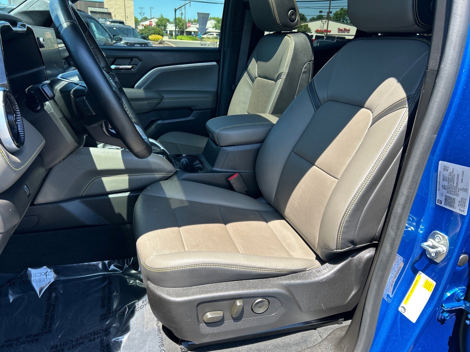 Used 2024 Chevrolet Colorado ZR2 w/ ZR2 Convenience Package III AWD/4WD image 8