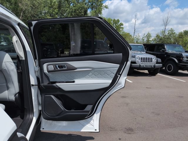 Certified 2026 Ford Explorer Platinum w/ LUX Leather Package AWD/4WD image 17