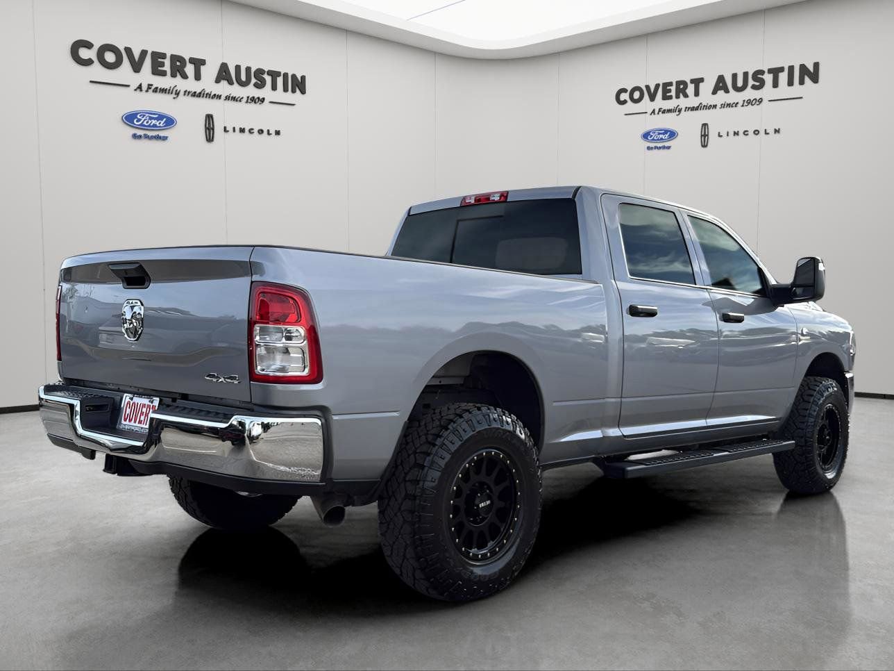 Used 2024 RAM 2500 Tradesman w/ Chrome Appearance Group image 4