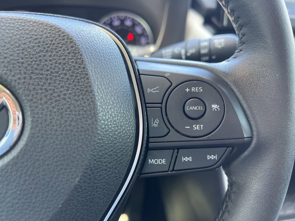 Used 2021 Toyota RAV4 XLE Premium image 28