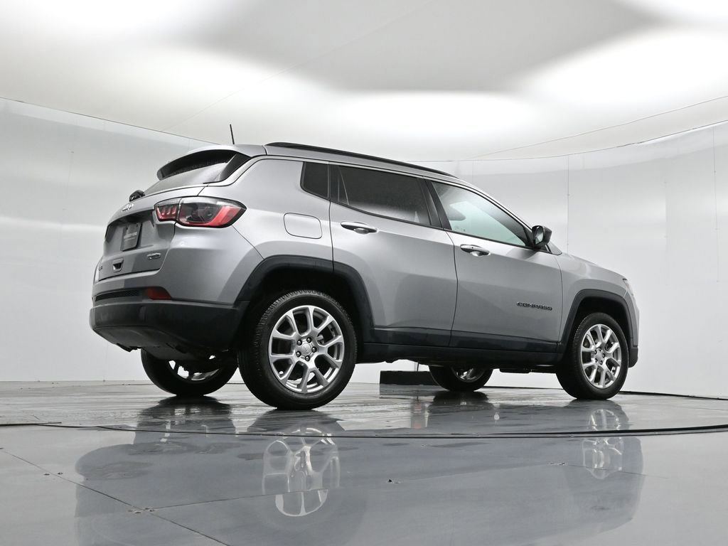 Used 2023 Jeep Compass Latitude image 15