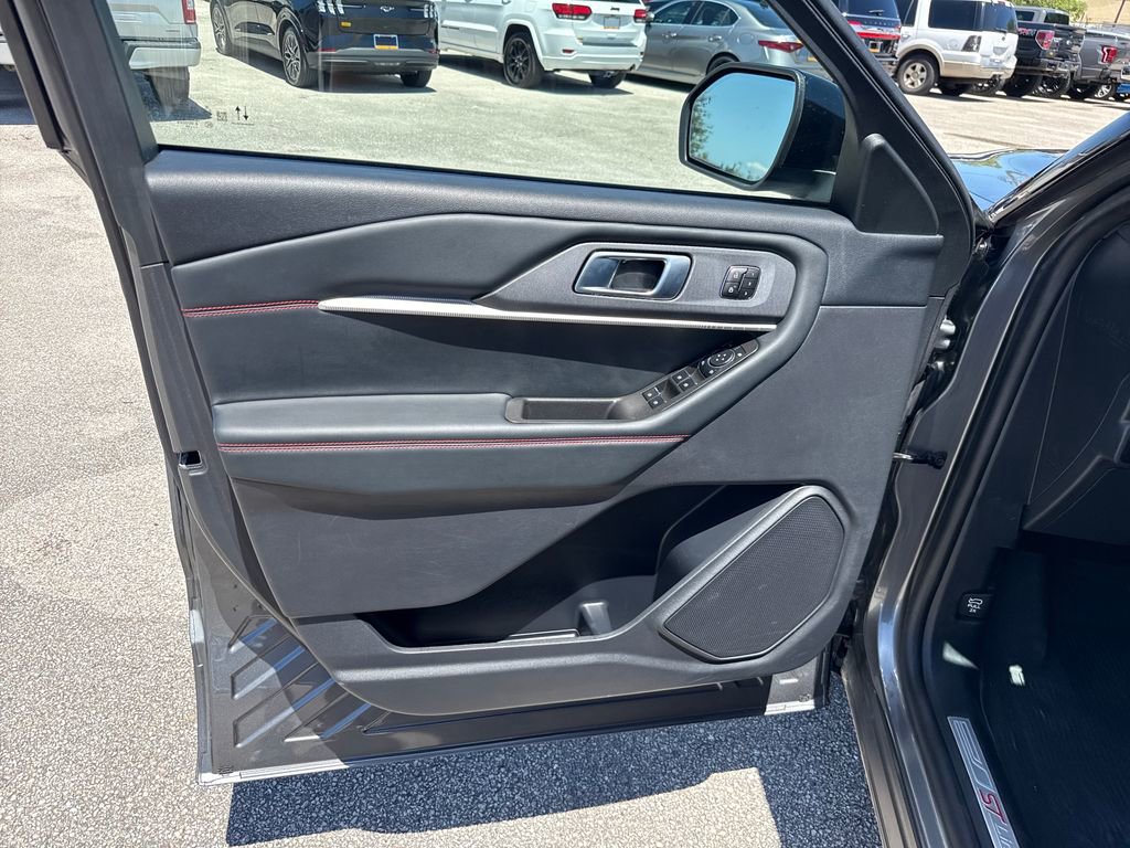 Certified 2025 Ford Explorer ST-Line w/ Premium Package RWD image 13
