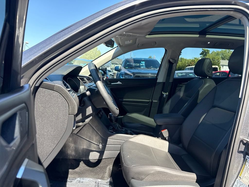 Used 2021 Volkswagen Tiguan SE w/ Panoramic Sunroof Package AWD/4WD image 14