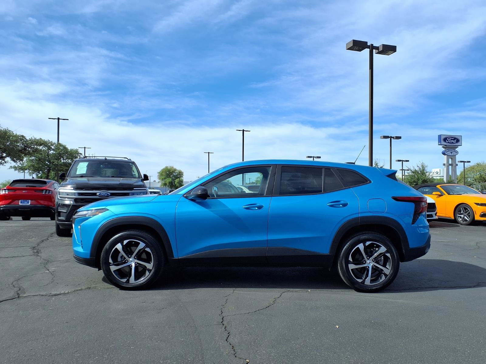 Used 2025 Chevrolet Trax RS w/ Sunroof Package FWD image 3