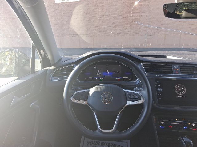 Used 2023 Volkswagen Tiguan SE FWD image 17