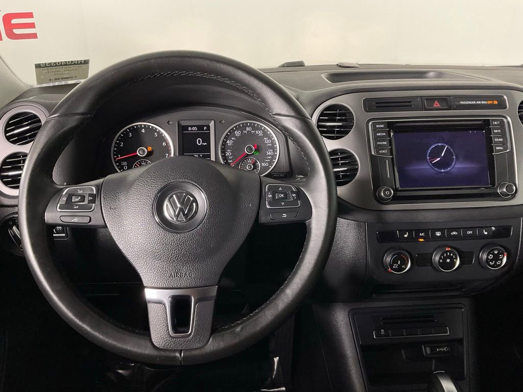 Used 2017 Volkswagen Tiguan S image 17