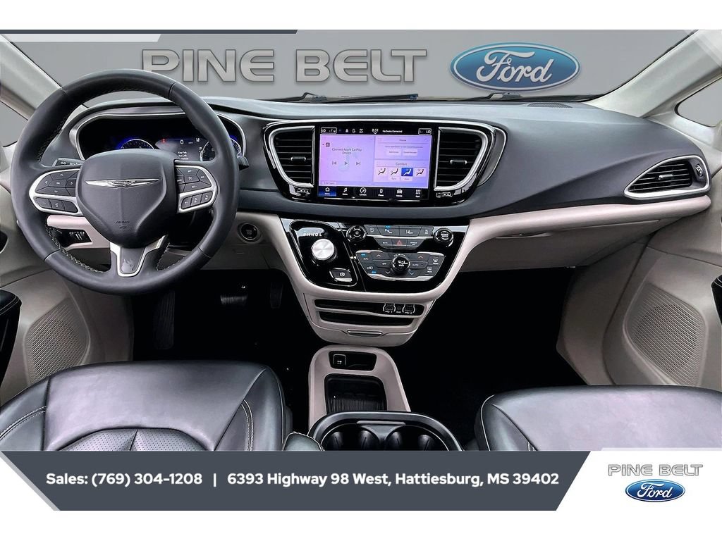 Used 2023 Chrysler Pacifica Touring-L FWD image 13