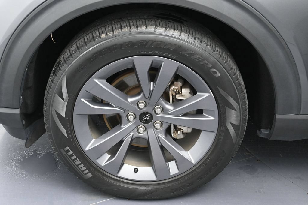 Certified 2023 Ford Explorer XLT w/ Equipment Group 202A RWD image 10