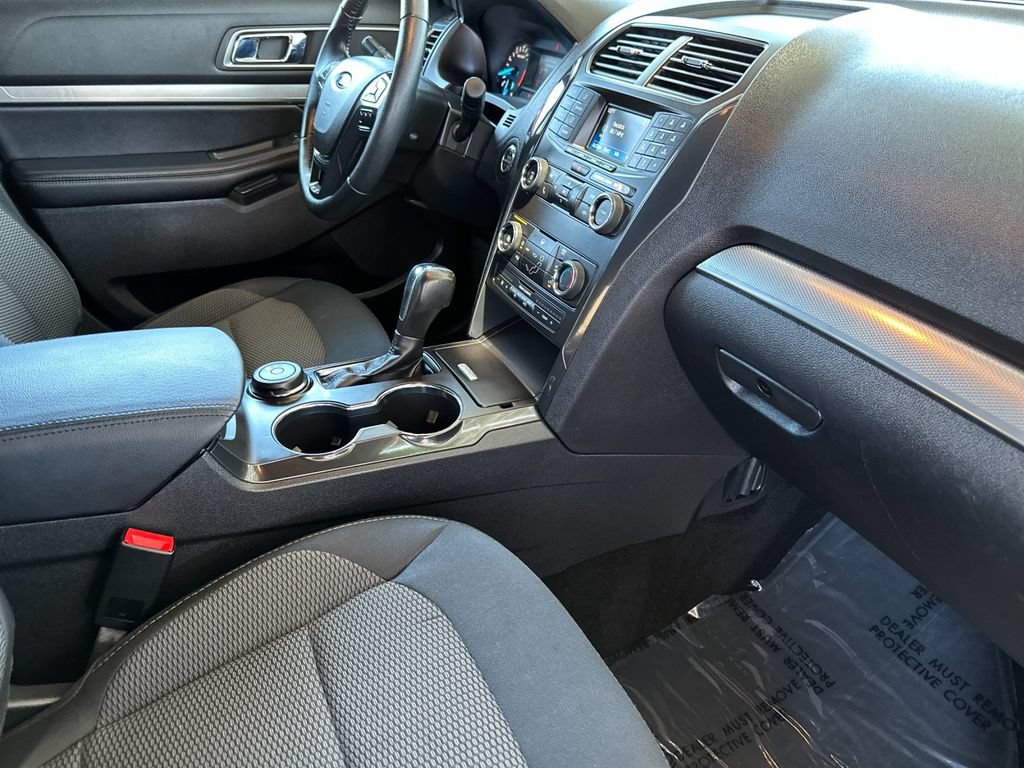 Certified 2019 Ford Explorer XLT w/ Class III Trailer Tow Package AWD/4WD image 16