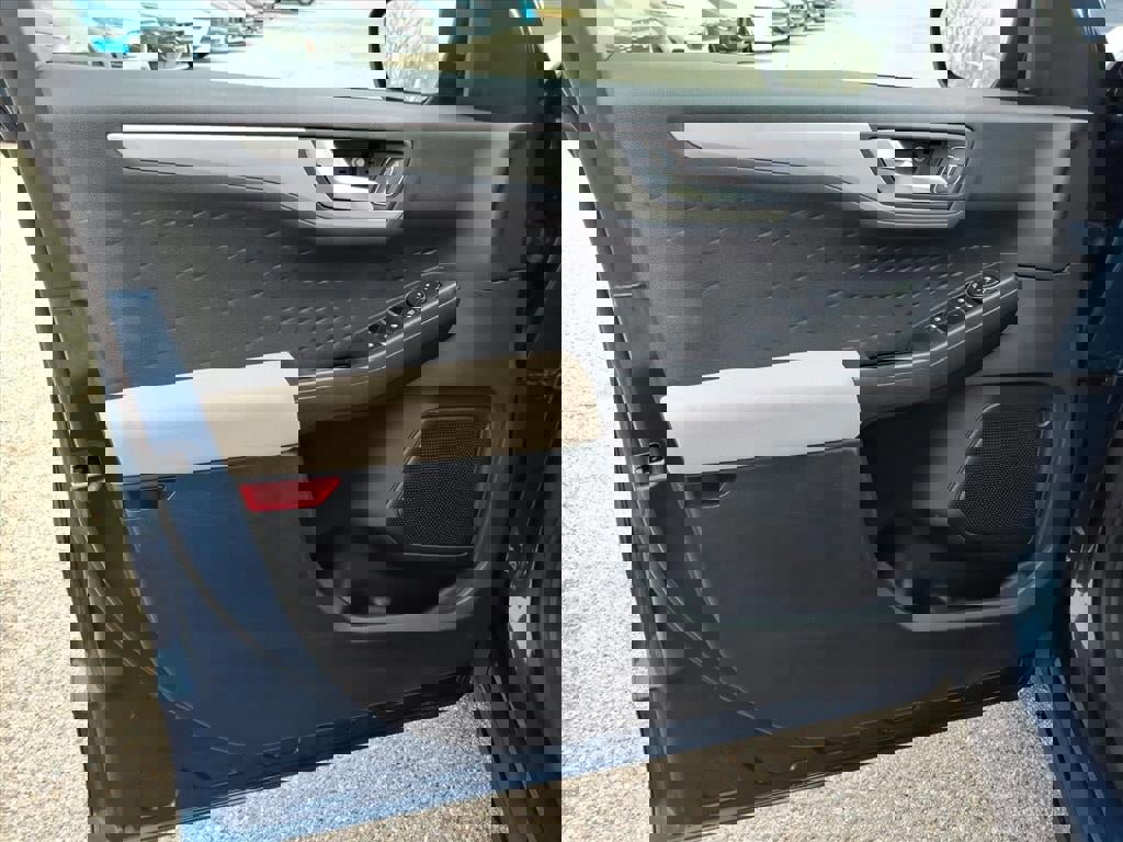 Certified 2020 Ford Escape SE image 15