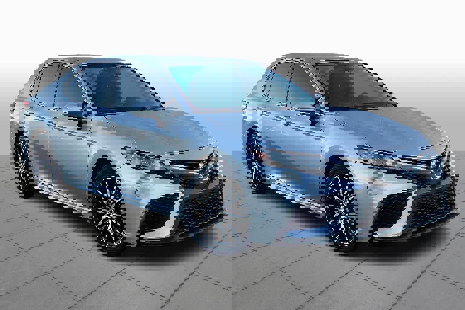 Used 2023 Toyota Camry SE image 3