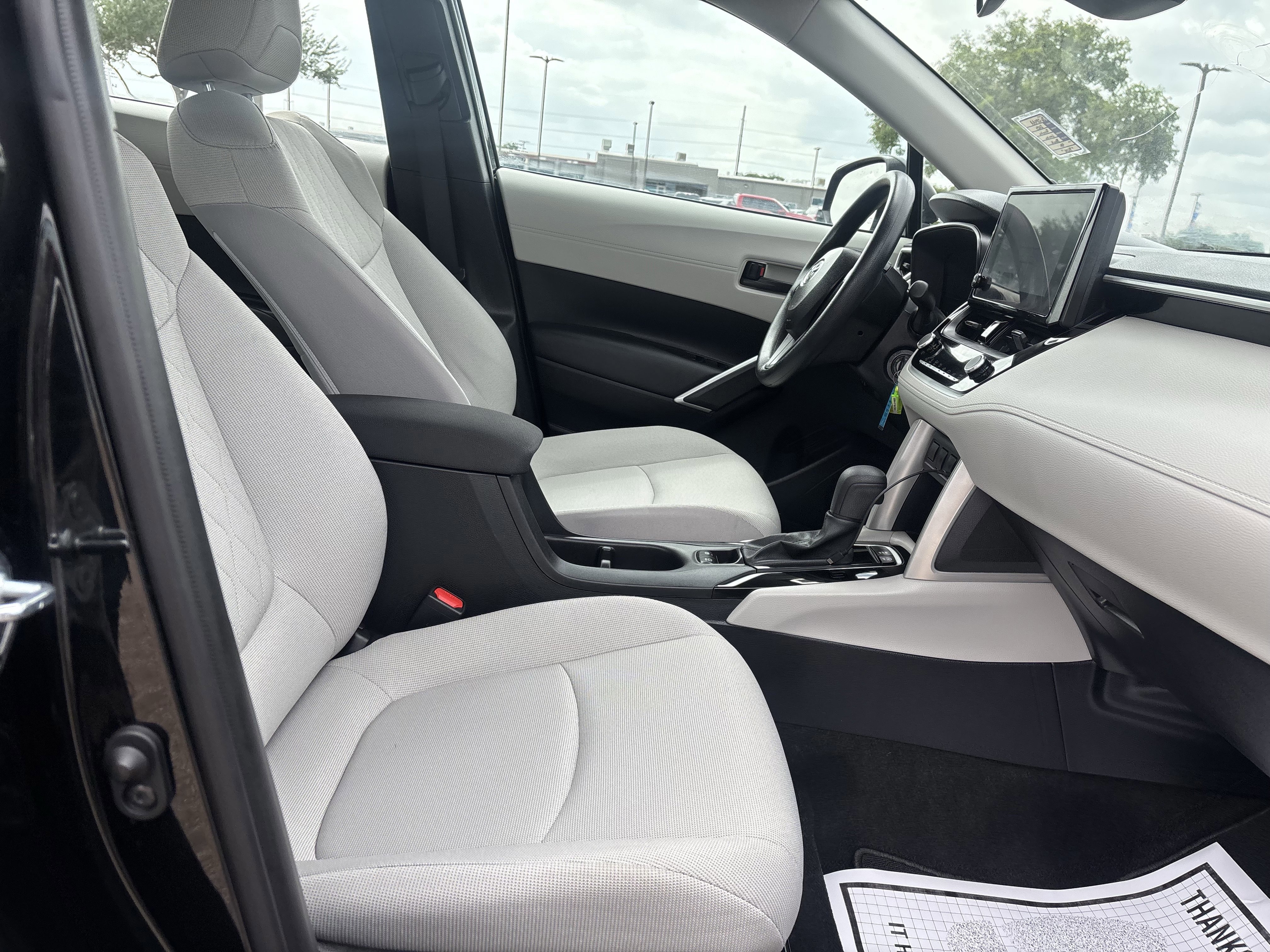 Used 2025 Toyota Corolla Cross L FWD image 24