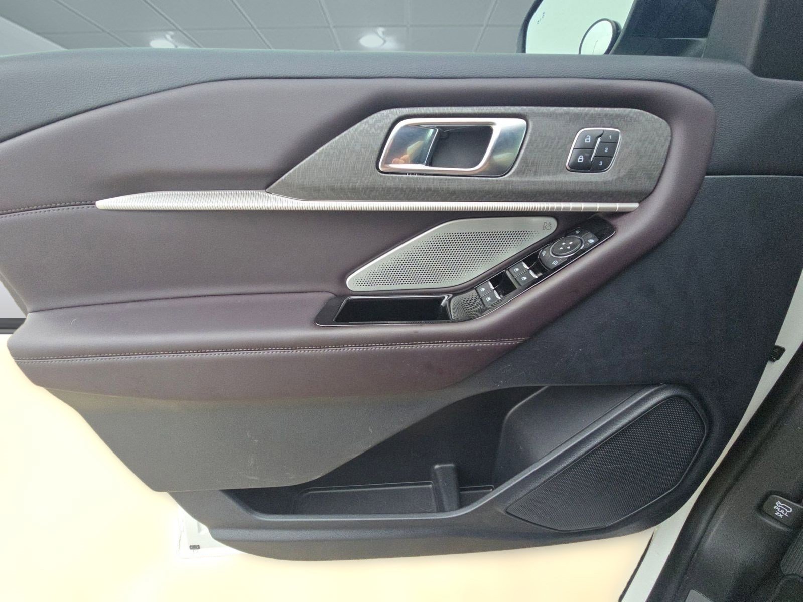 Certified 2025 Ford Explorer Platinum image 10