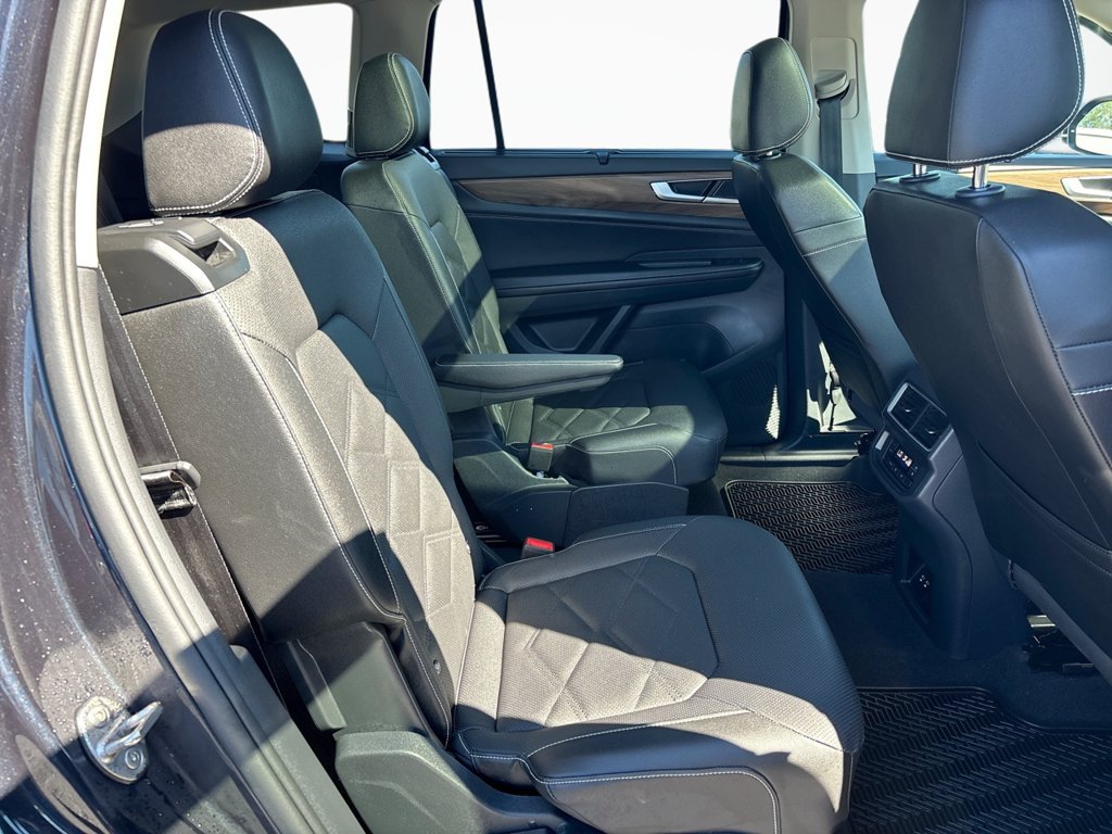 Used 2025 Volkswagen Atlas SE w/ Panoramic Sunroof Package AWD/4WD image 16