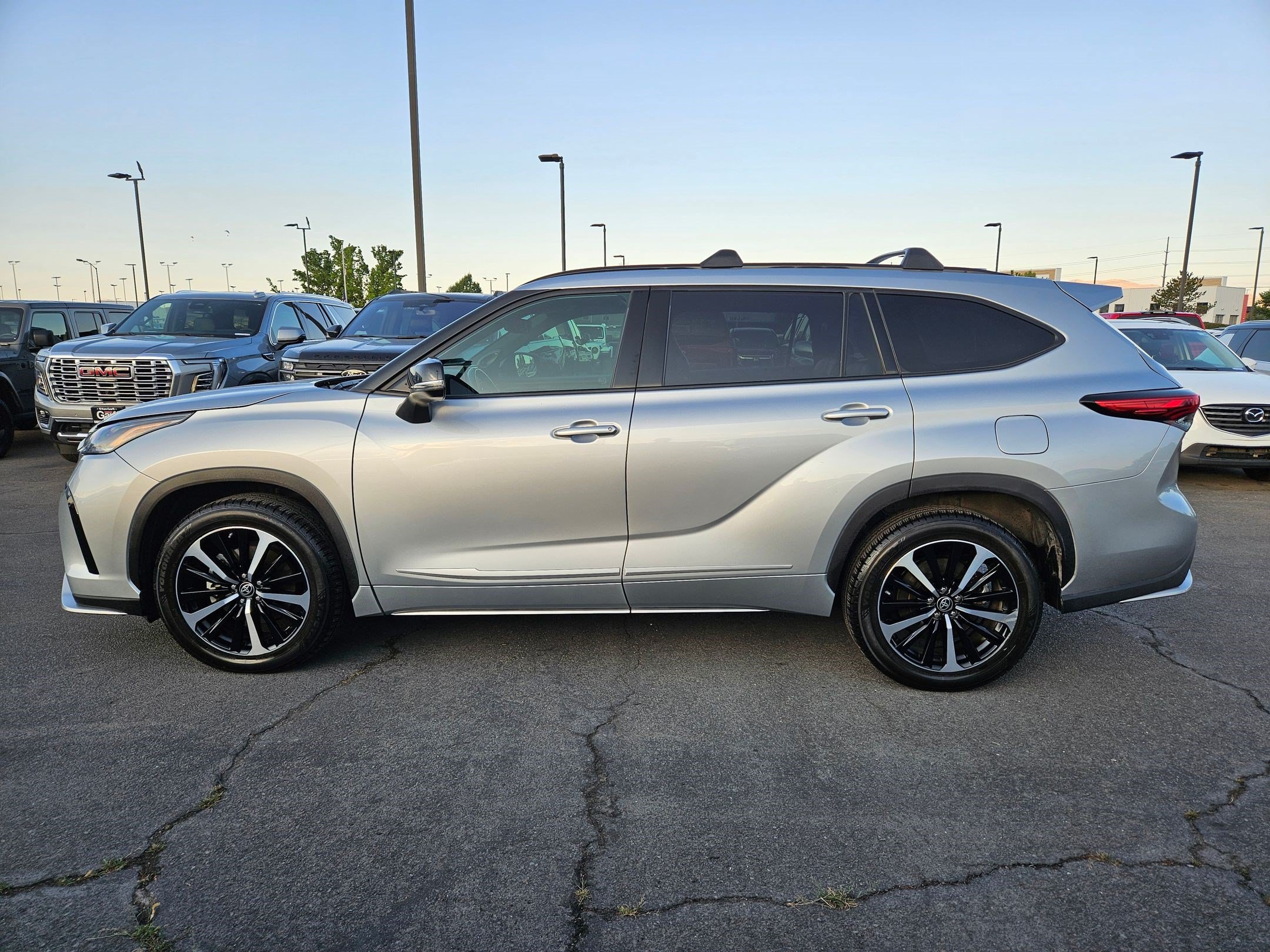 Used 2022 Toyota Highlander XSE AWD/4WD image 10