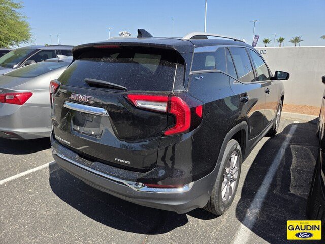 Used 2024 GMC Terrain SLT AWD/4WD image 3