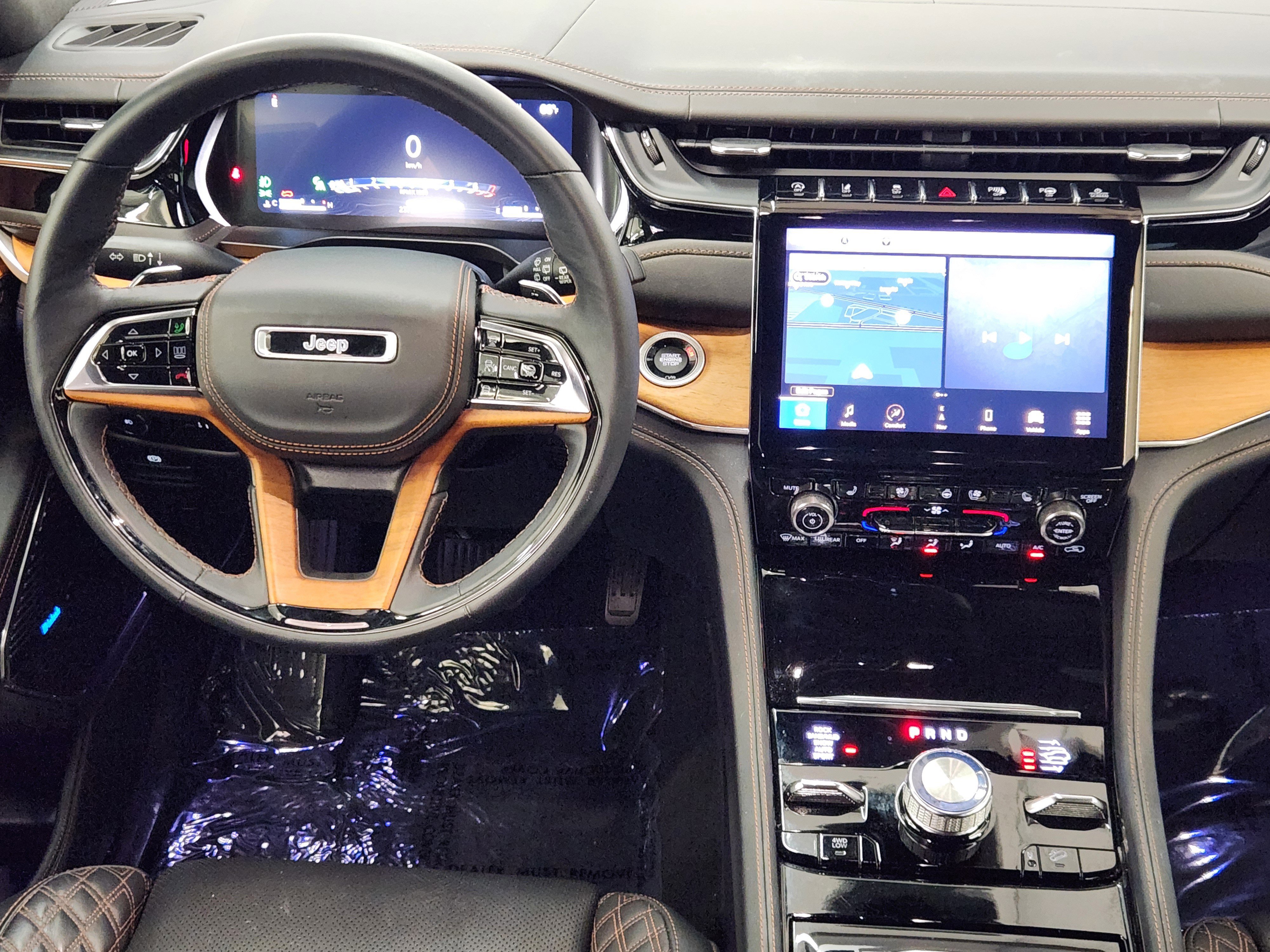 Used 2023 Jeep Grand Cherokee Summit image 25