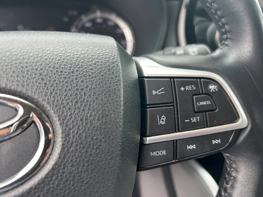 Used 2023 Toyota Highlander LE AWD/4WD image 21