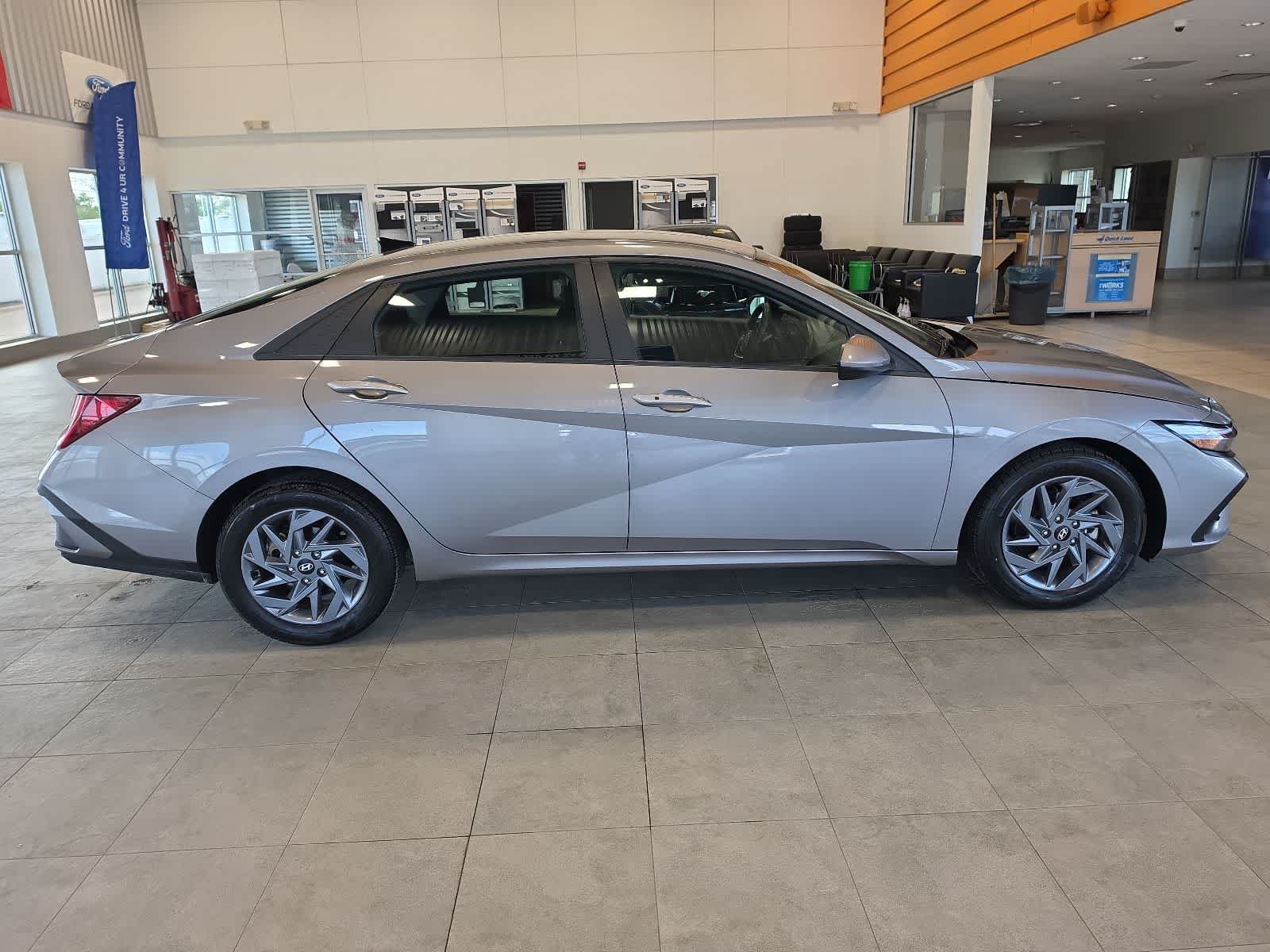 Used 2024 Hyundai Elantra SEL FWD image 6